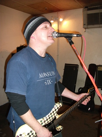 robguitar1sml.jpg